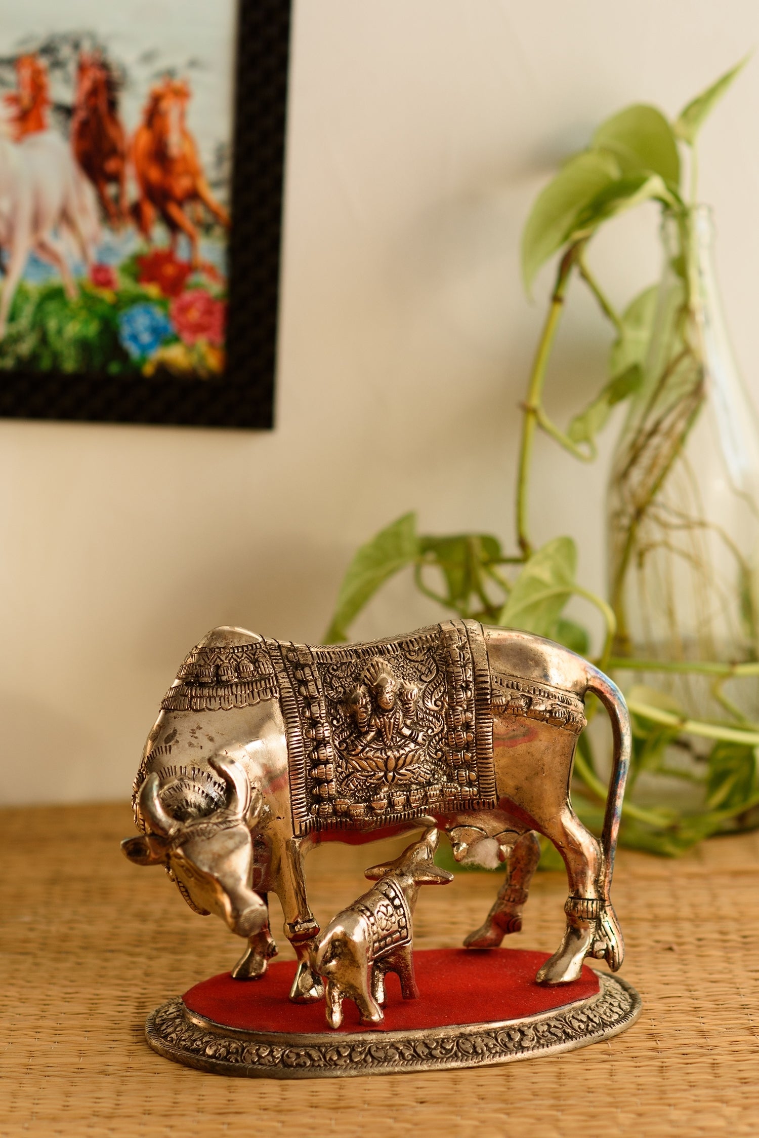 White Metal Decorative Kamadhenu Cow With Calf Statue Animal Figurines 3