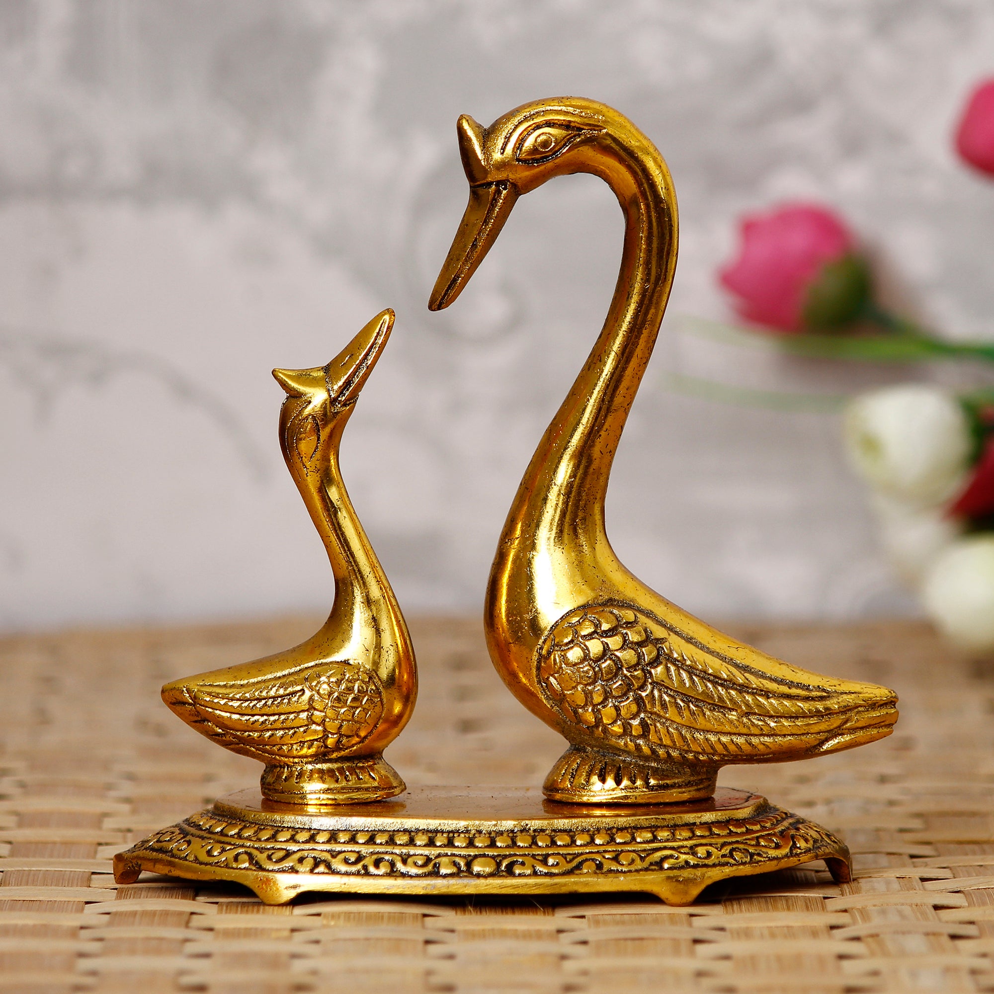 Golden Metal Loving Swan Couple Decorative statue 1