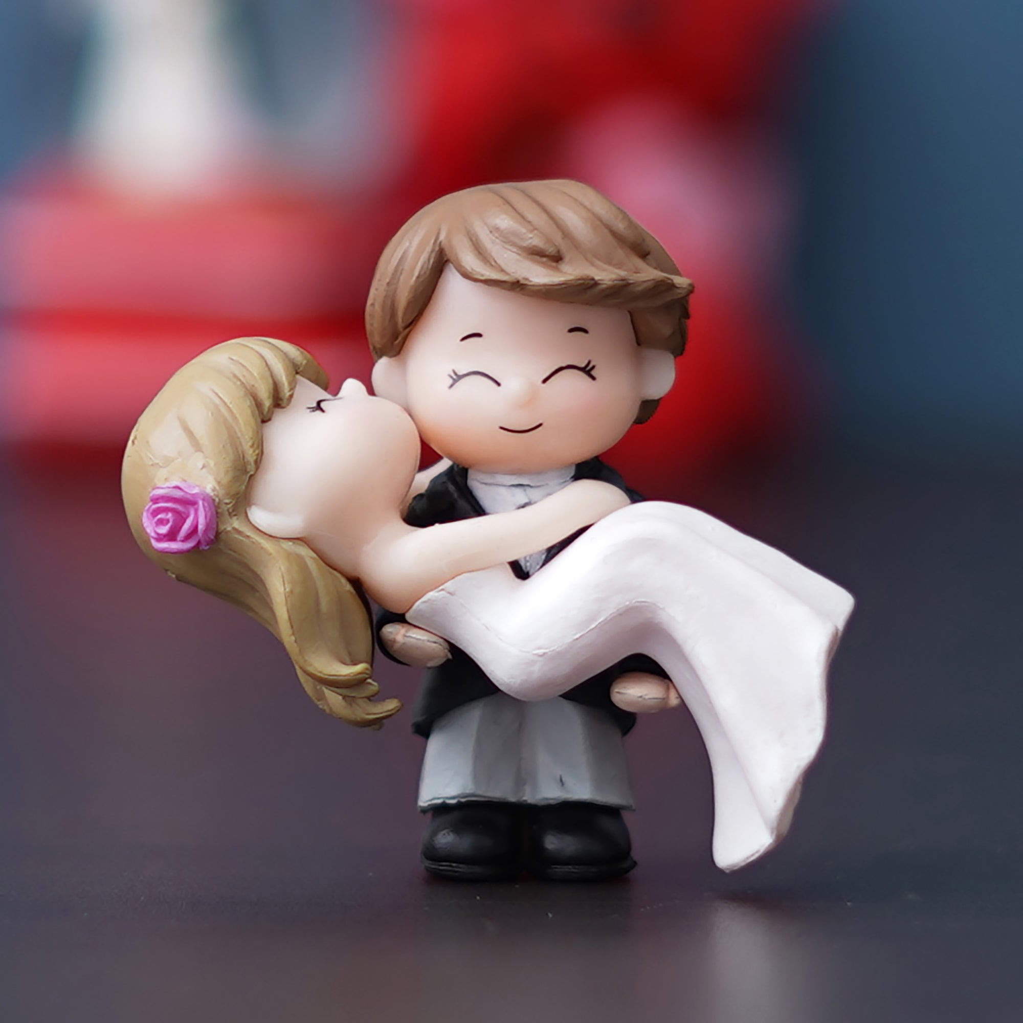 Valentine Combo of Love Golden Rose Table Decor Gift Set Showpiece, Bride Kissing Groom Romantic Polyresin Decorative Showpiece 3