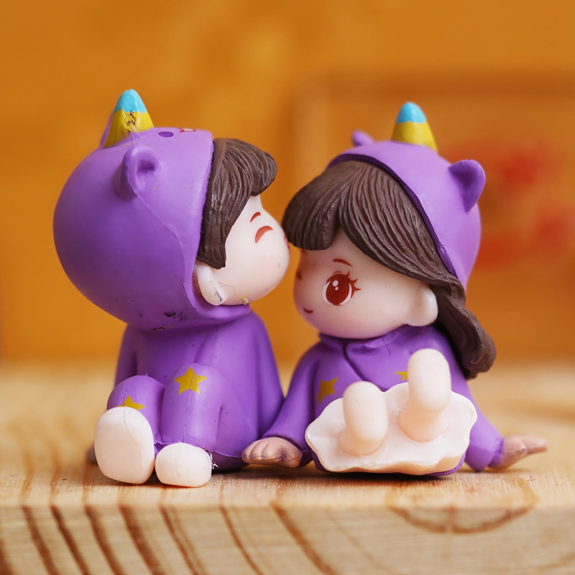 eCraftIndia Miniature Romantic Couple Statue Boy Kissing Girl Forehead Showpiece