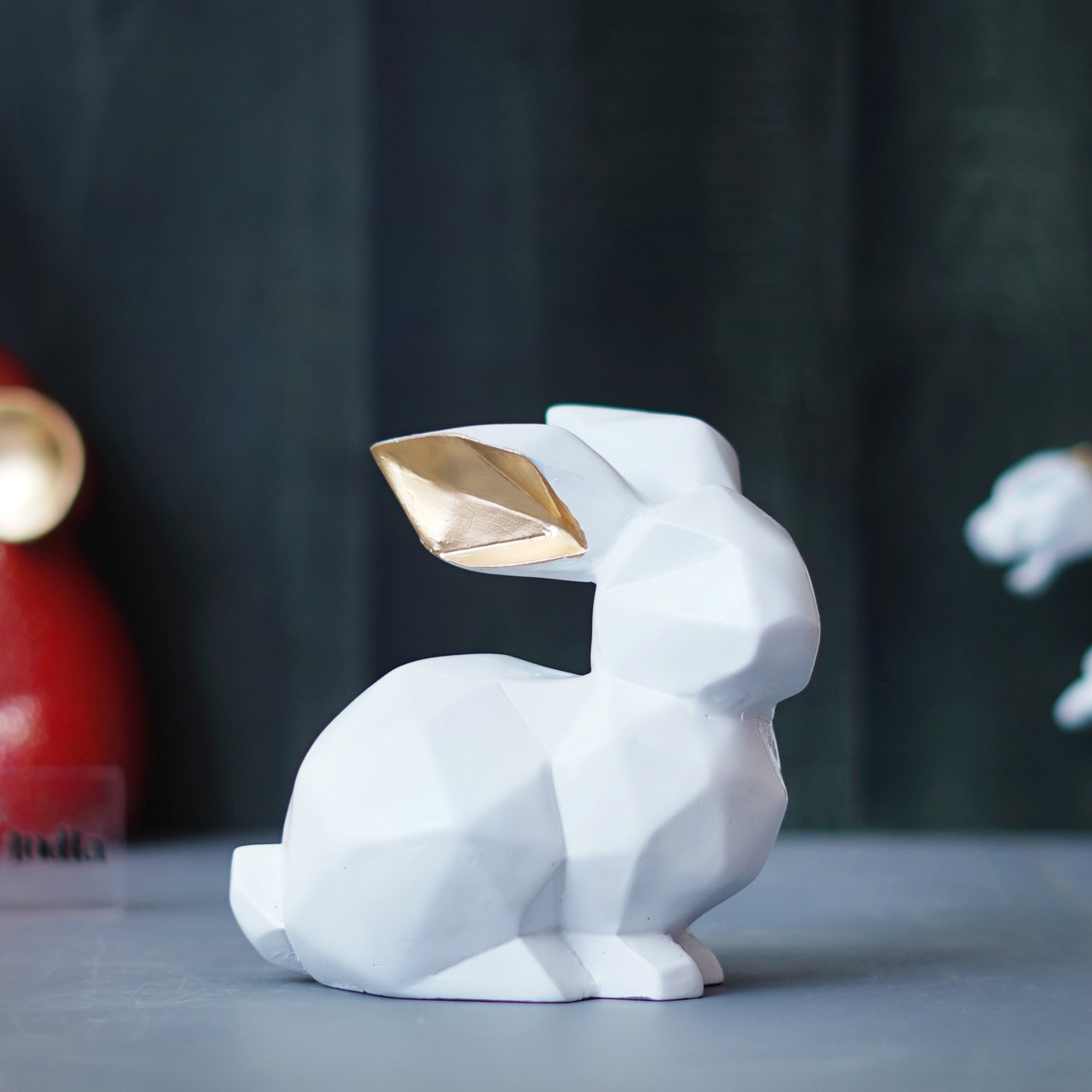 Geometric Polyresin White Rabbit Statue Animal Figurine Showpiece
