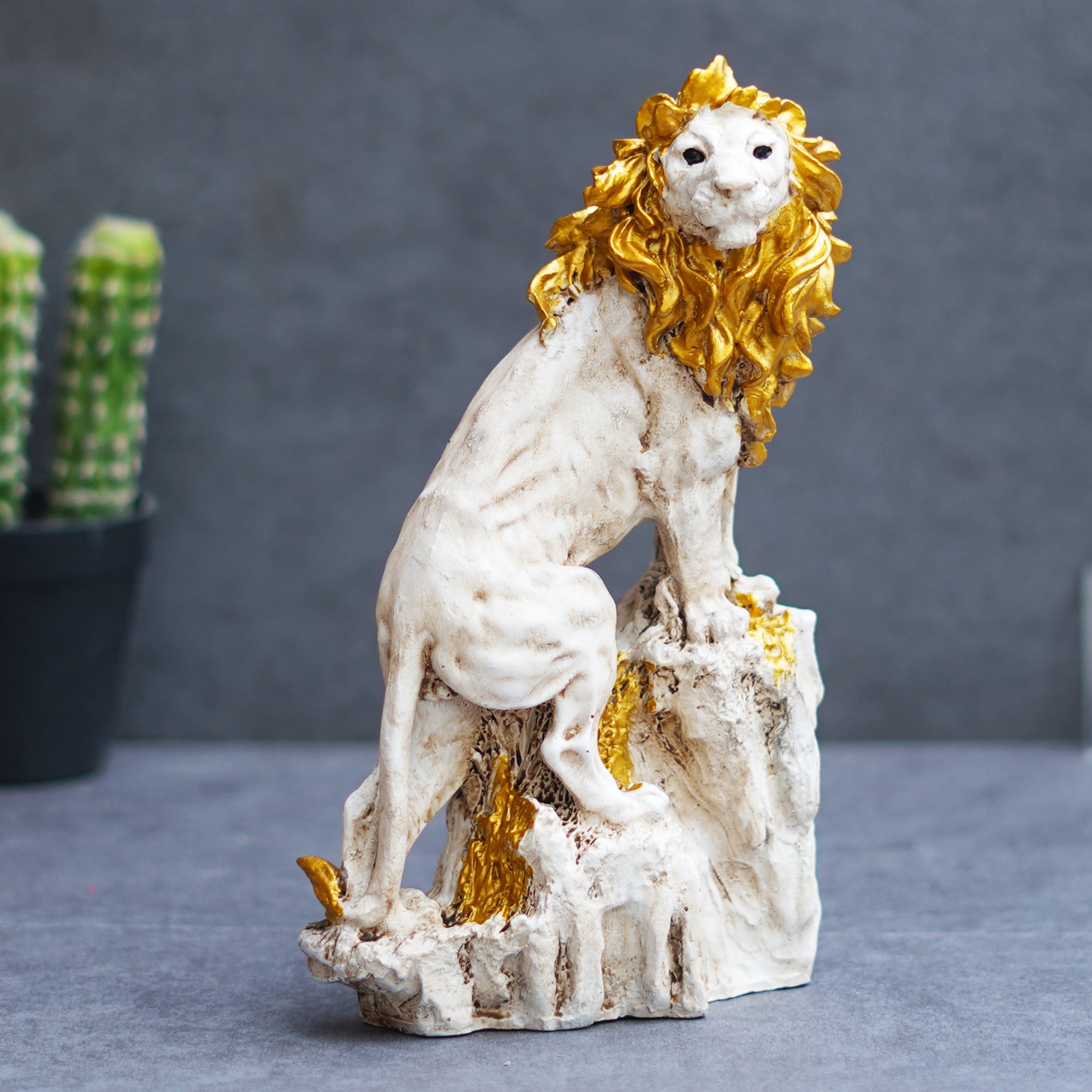 Polyresin Lion Statue Climbing on Rock Animal Figurine Showpiece 1