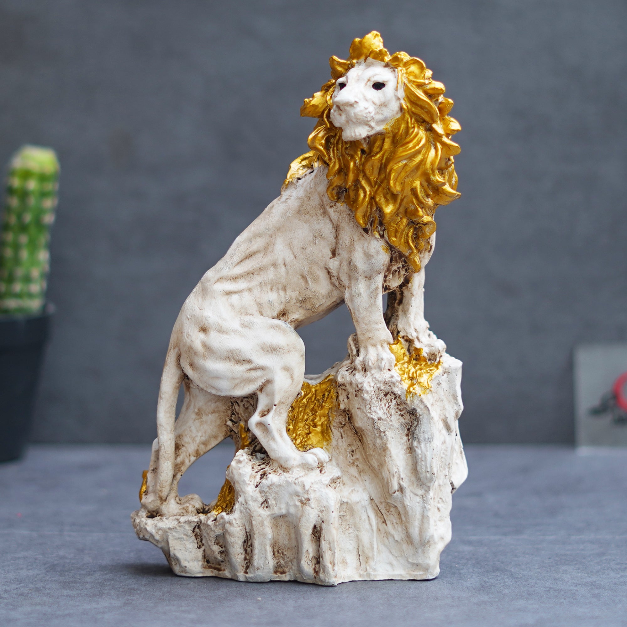 Polyresin Lion Statue Climbing on Rock Animal Figurine Showpiece 4