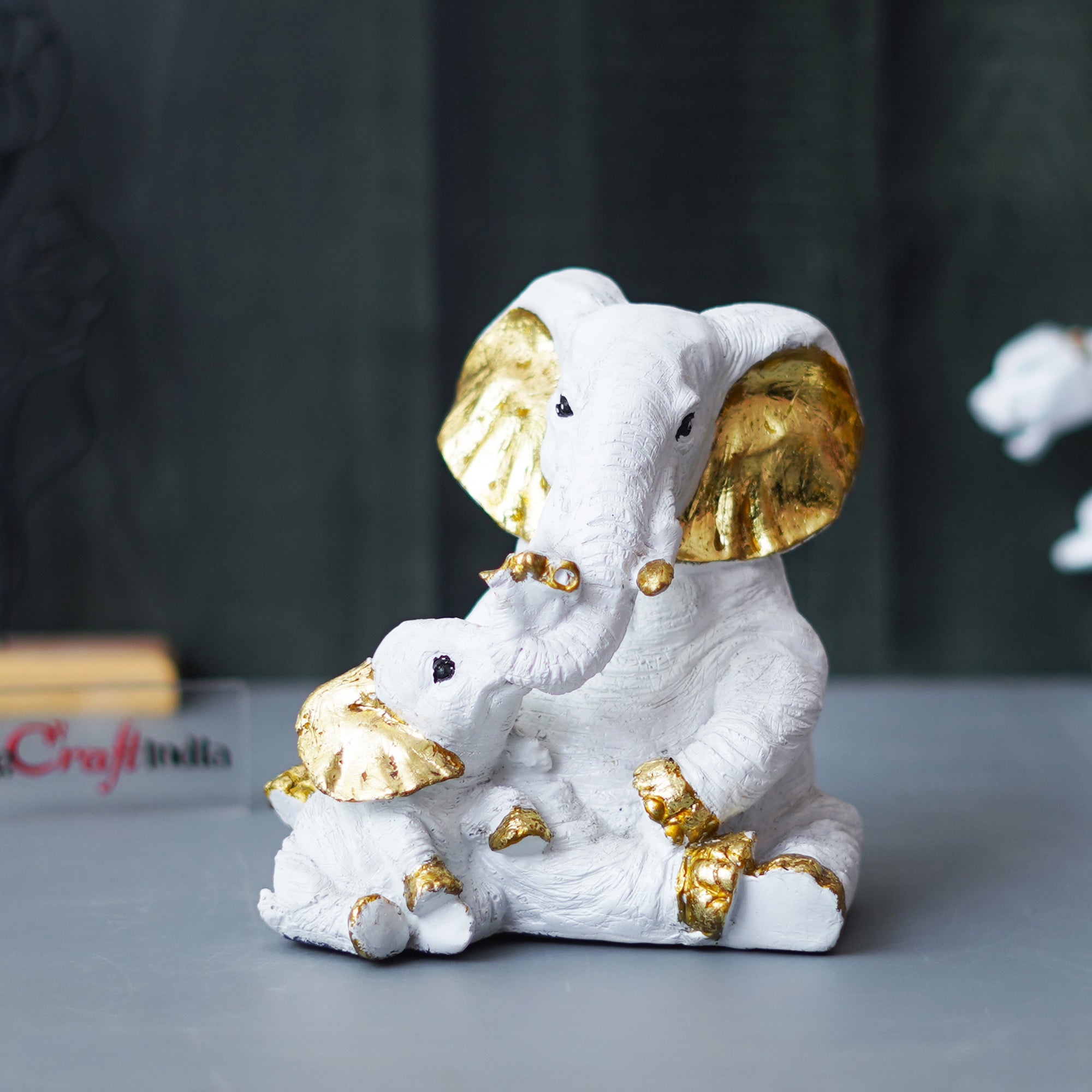 White Polyresin Small Elephant Family Mom and Baby Statue Animal Figurines Decorative Showpiece for Home Decor