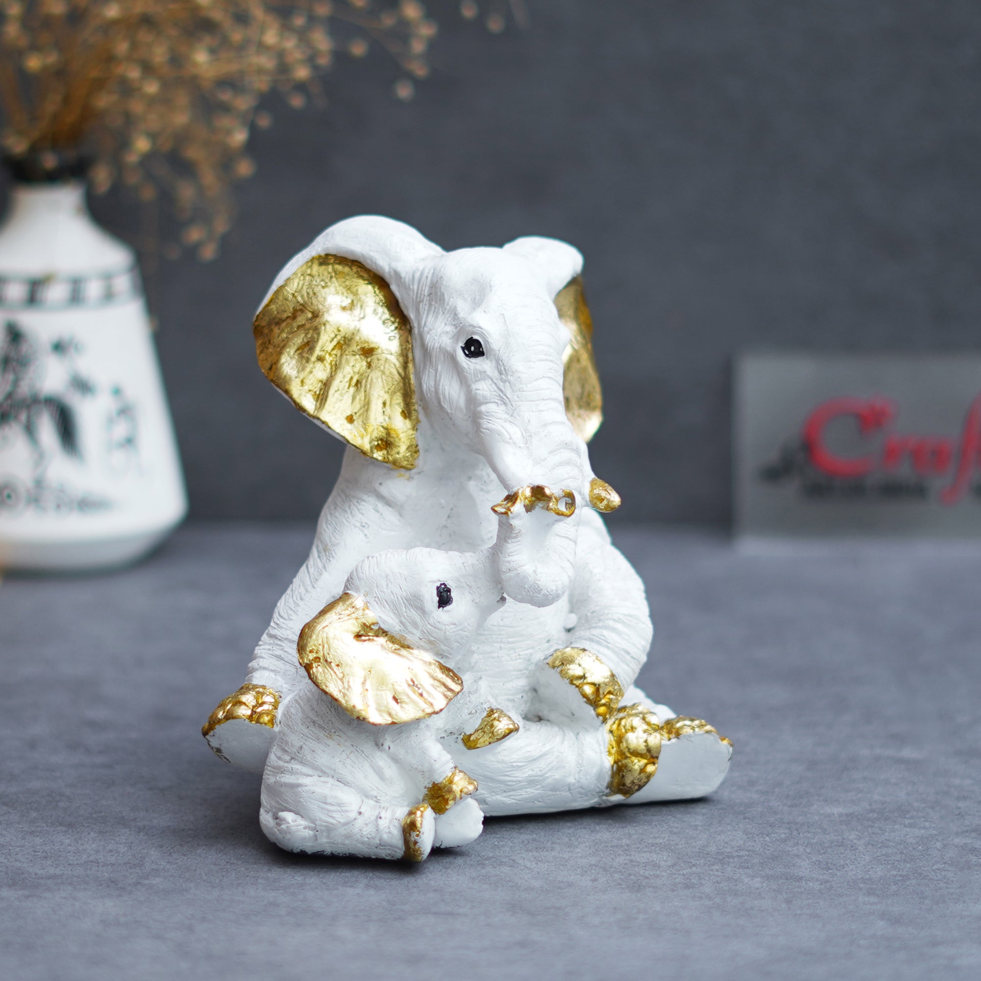 White Polyresin Small Elephant Family Mom and Baby Statue Animal Figurines Decorative Showpiece for Home Decor 4