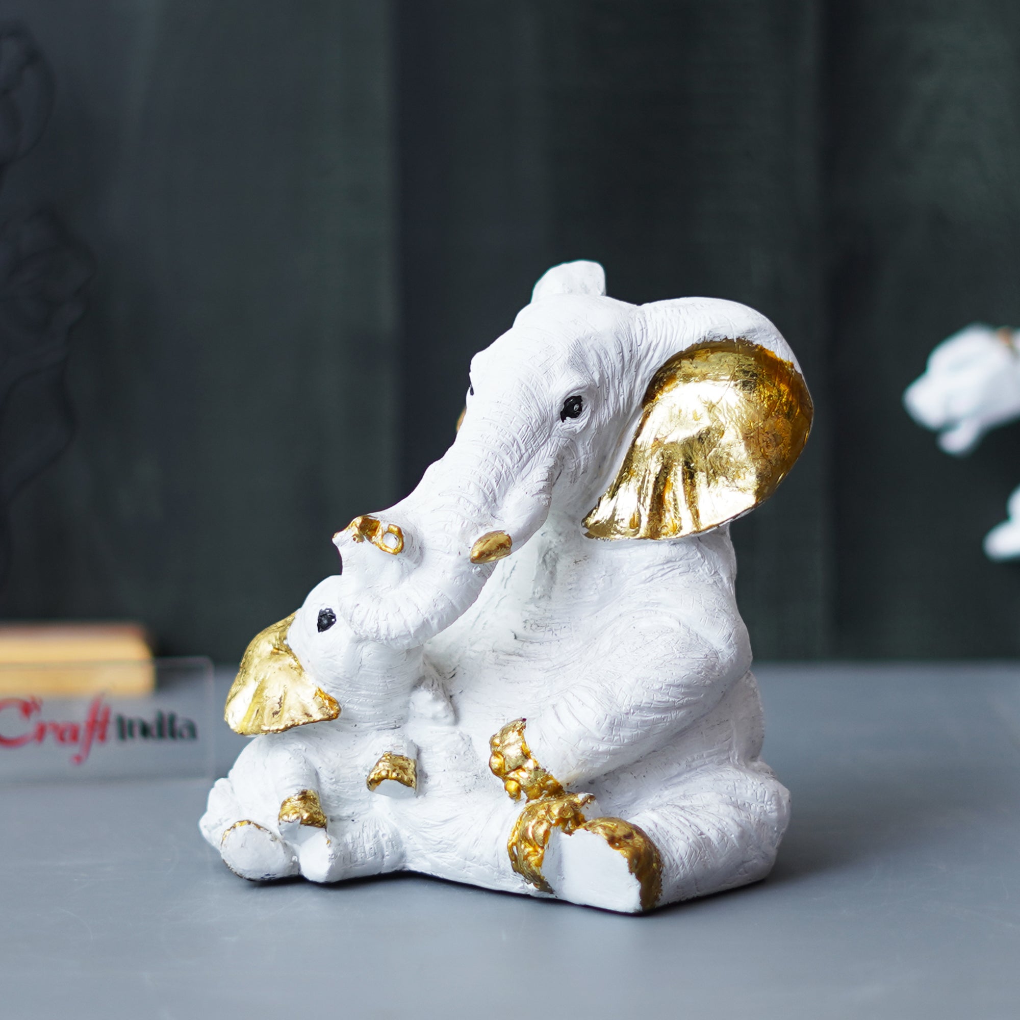 White Polyresin Small Elephant Family Mom and Baby Statue Animal Figurines Decorative Showpiece for Home Decor 5