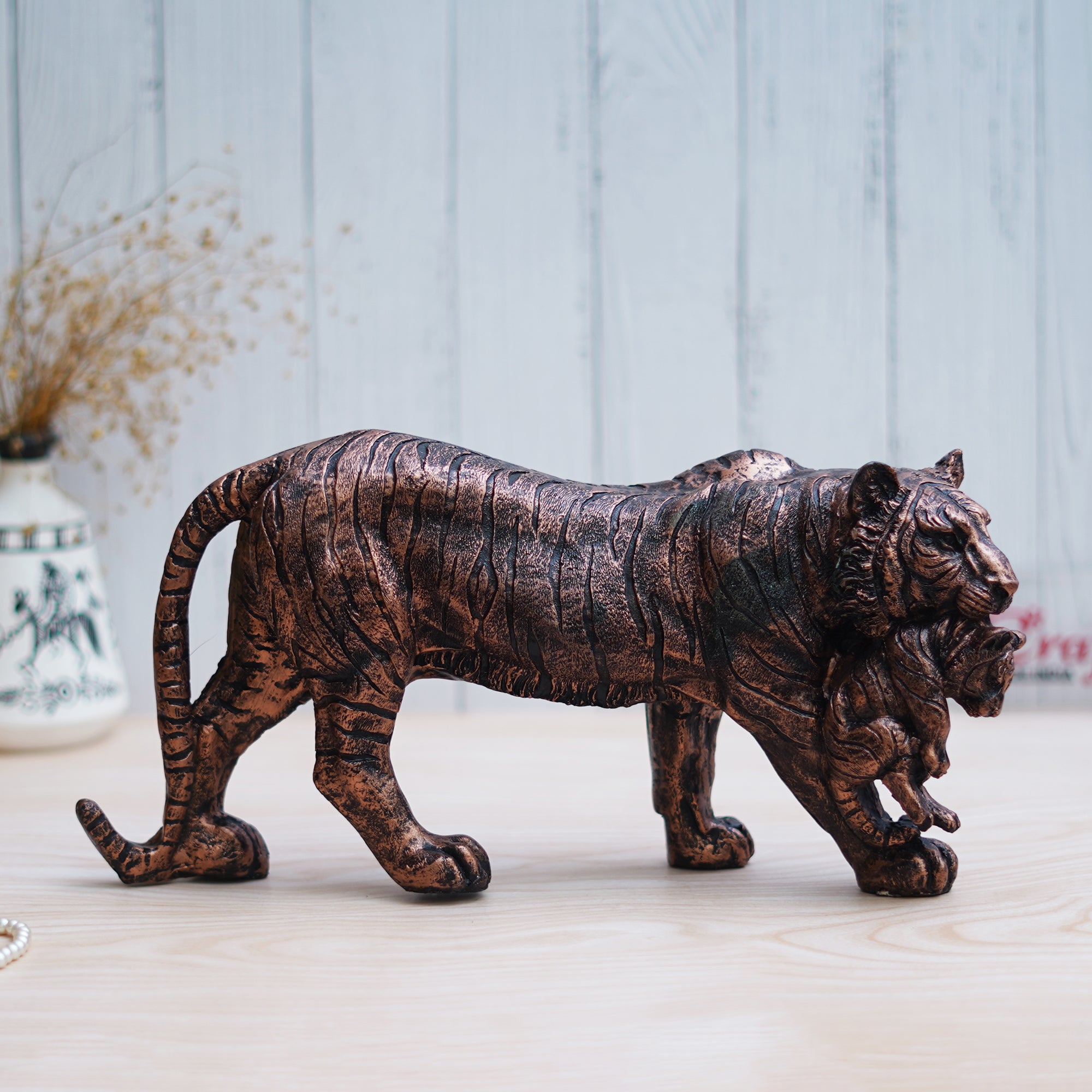 Rustic Brown Polyresin Lioness with Cub Statue Animal Figurine Showpiece 1