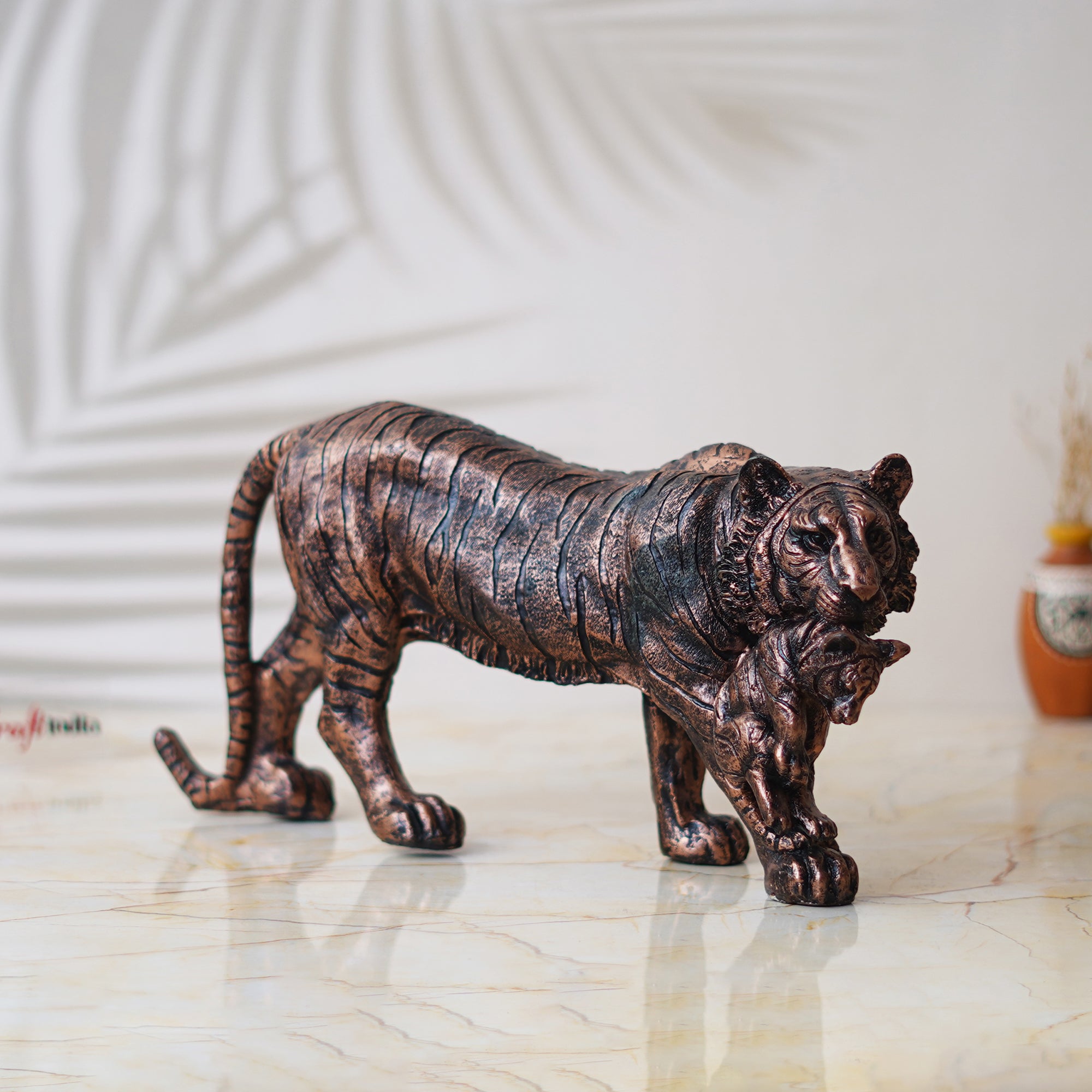 Rustic Brown Polyresin Lioness with Cub Statue Animal Figurine Showpiece 4