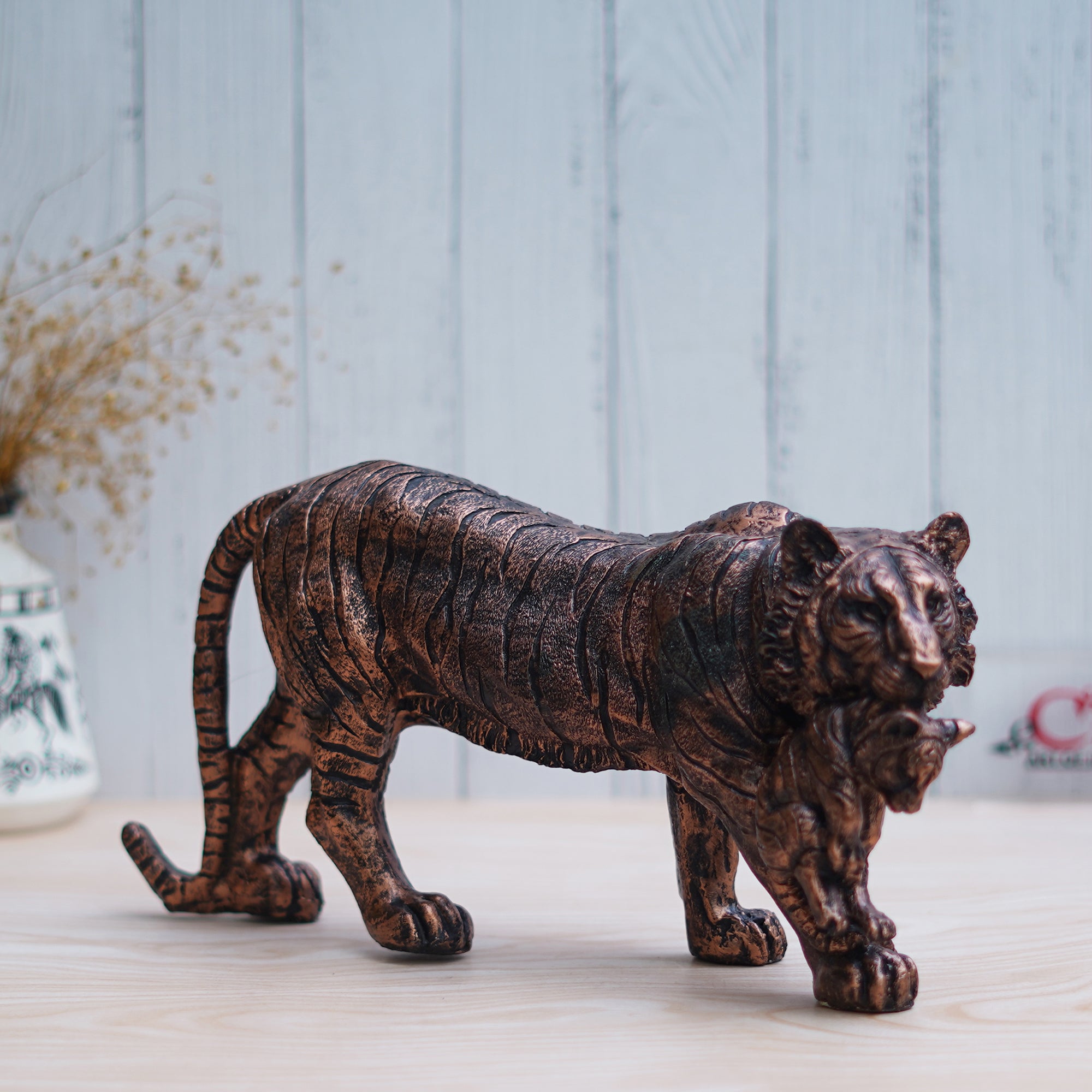 Rustic Brown Polyresin Lioness with Cub Statue Animal Figurine Showpiece 5