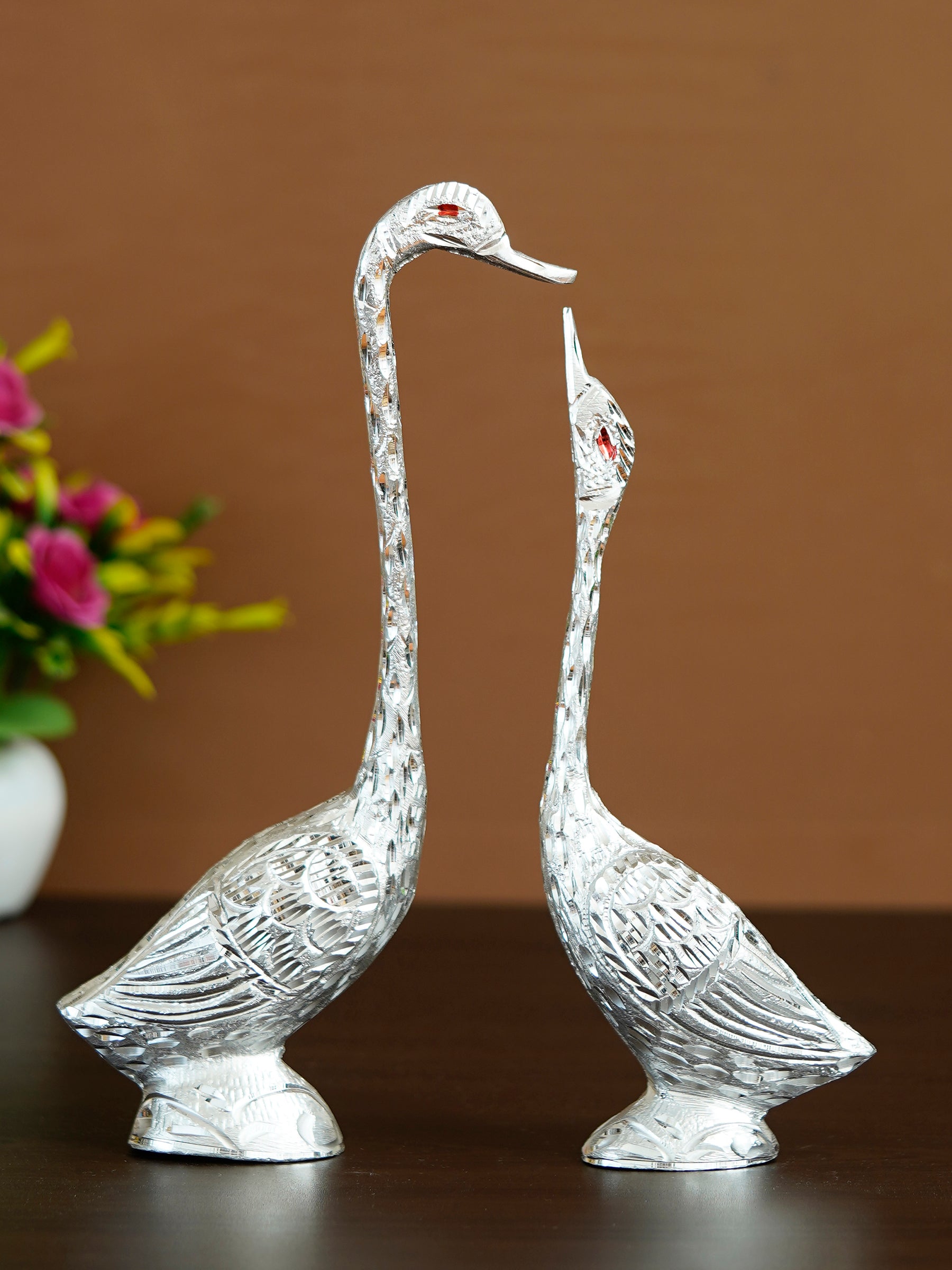 Silver Metal Kissing Swan Couple Handcrafted Decorative Figurine