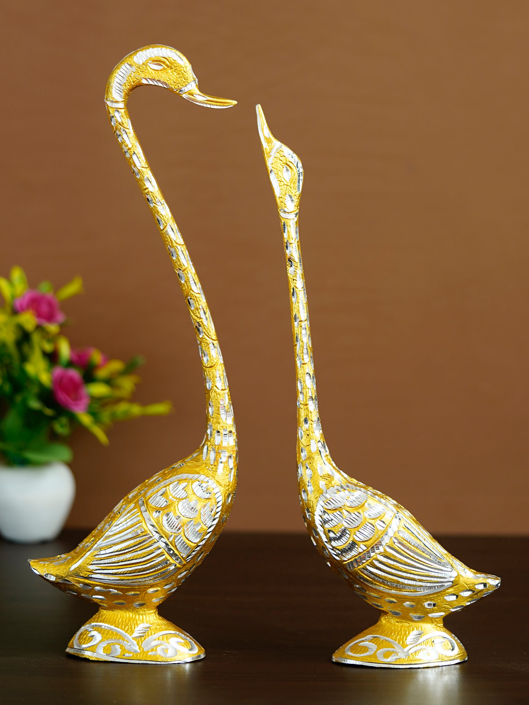 Golden Metal Kissing Swan Couple Handcrafted Decorative showpiece