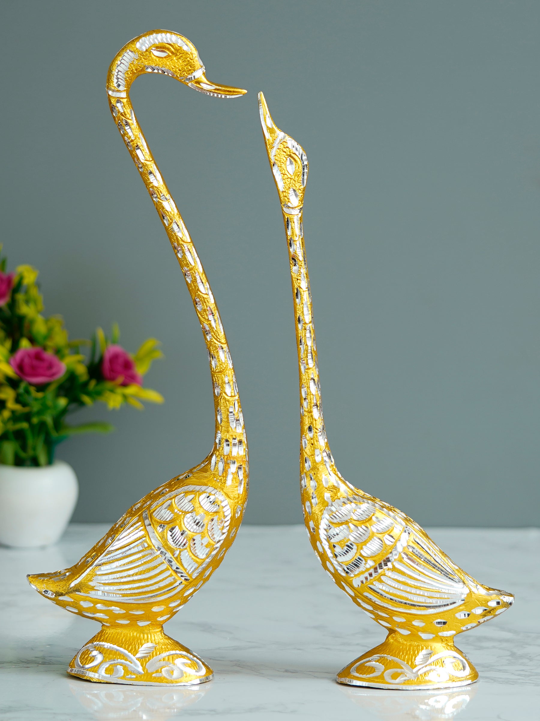 Golden Metal Kissing Swan Couple Handcrafted Decorative showpiece 1