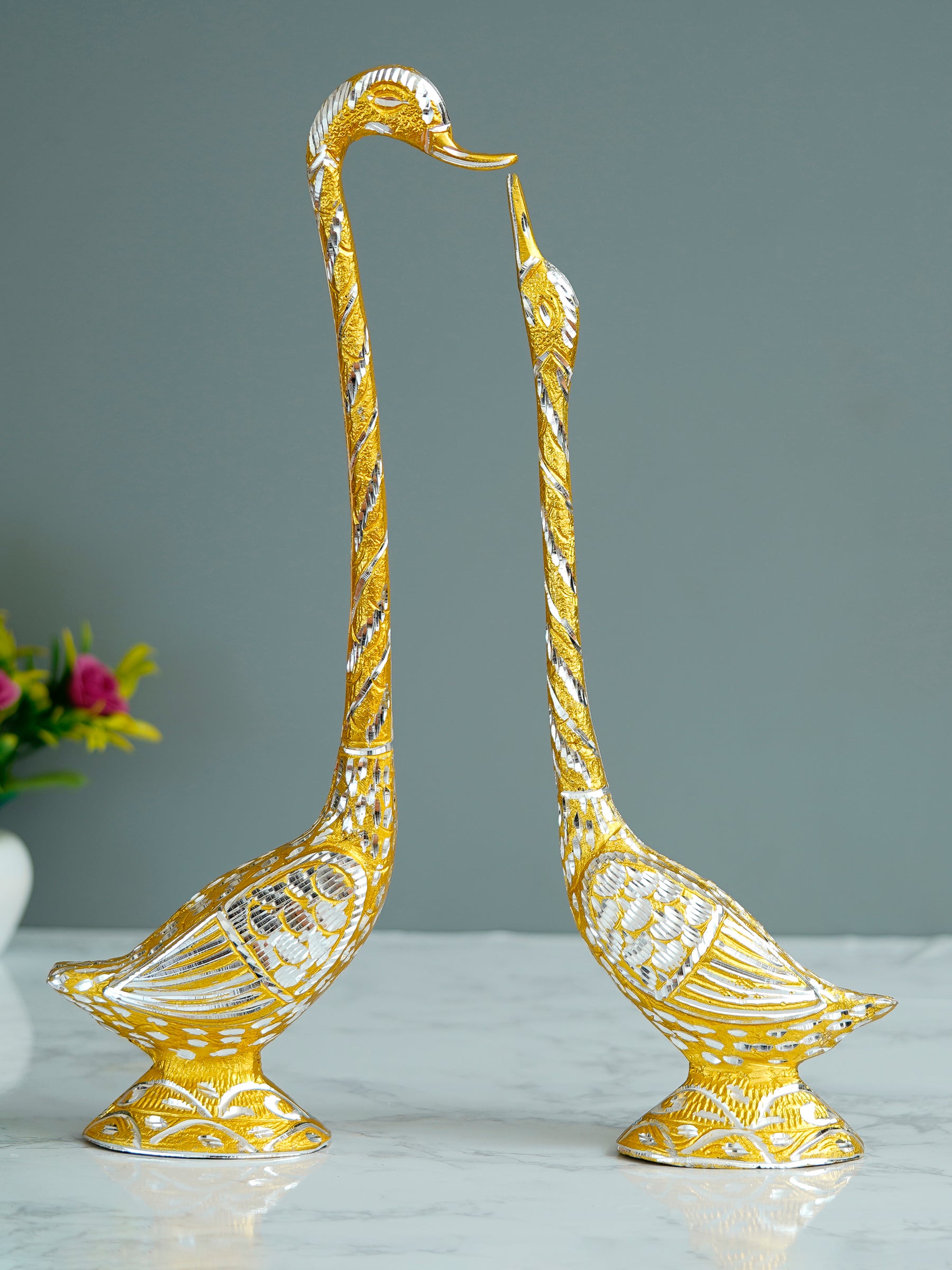 Golden Metal Kissing Swan Couple Handcrafted Decorative showpiece Love Bird Figurines 1