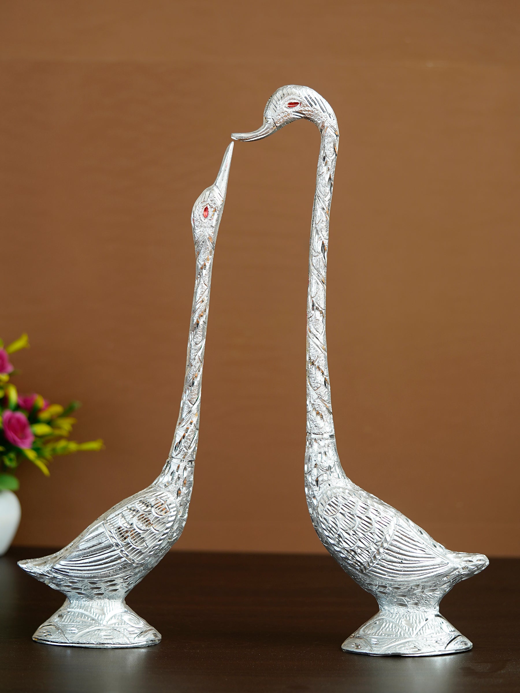 Silver Metal Kissing Swan Couple Handcrafted Decorative statue
