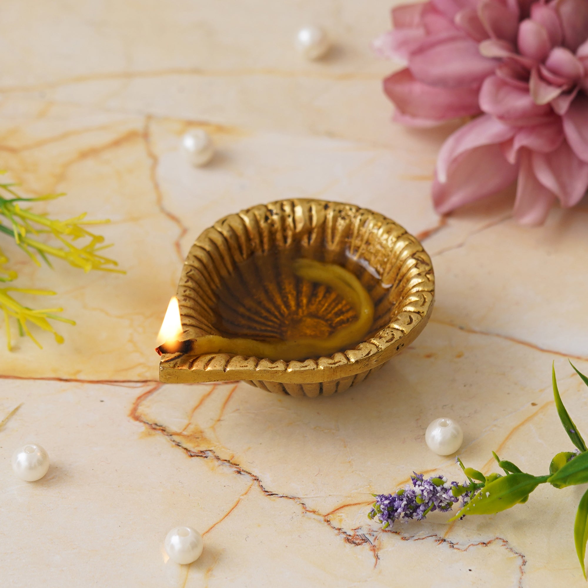 eCraftIndia Set of 1 Golden Decorative Brass Diya