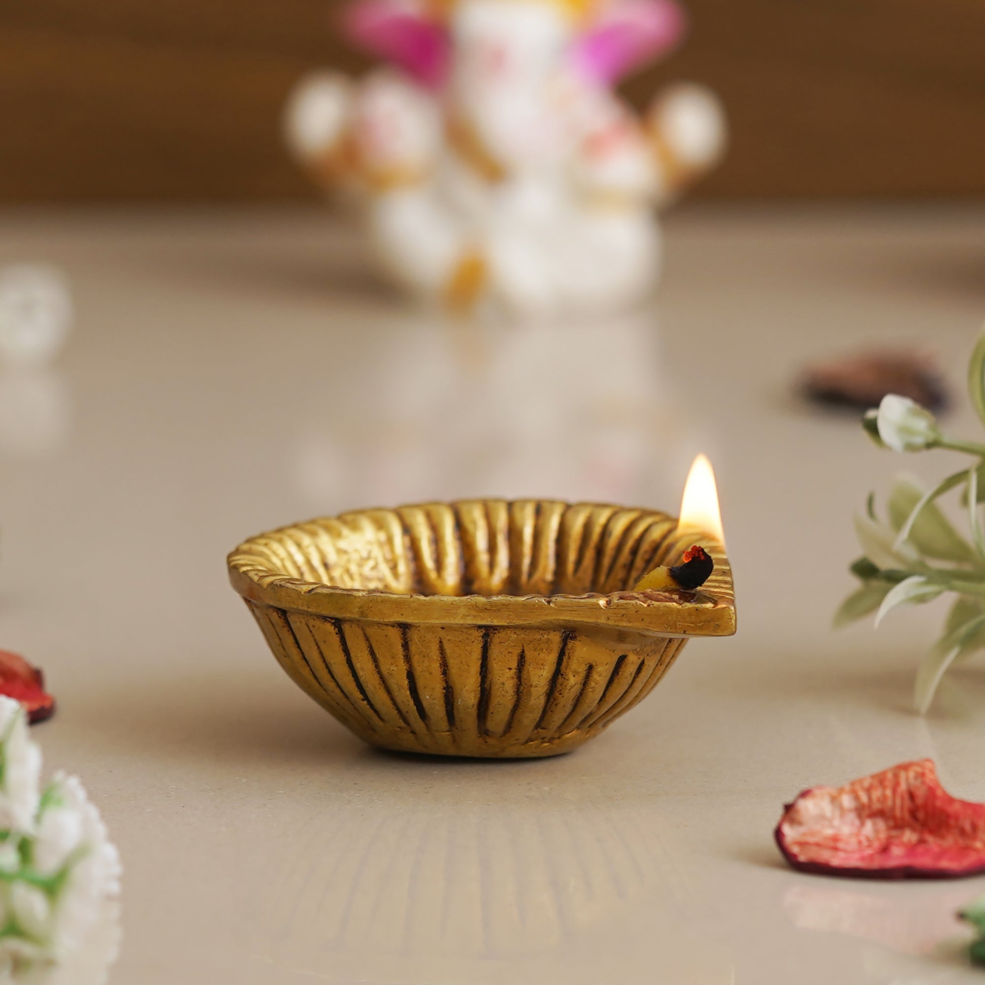 eCraftIndia Set of 1 Golden Decorative Brass Diya 4