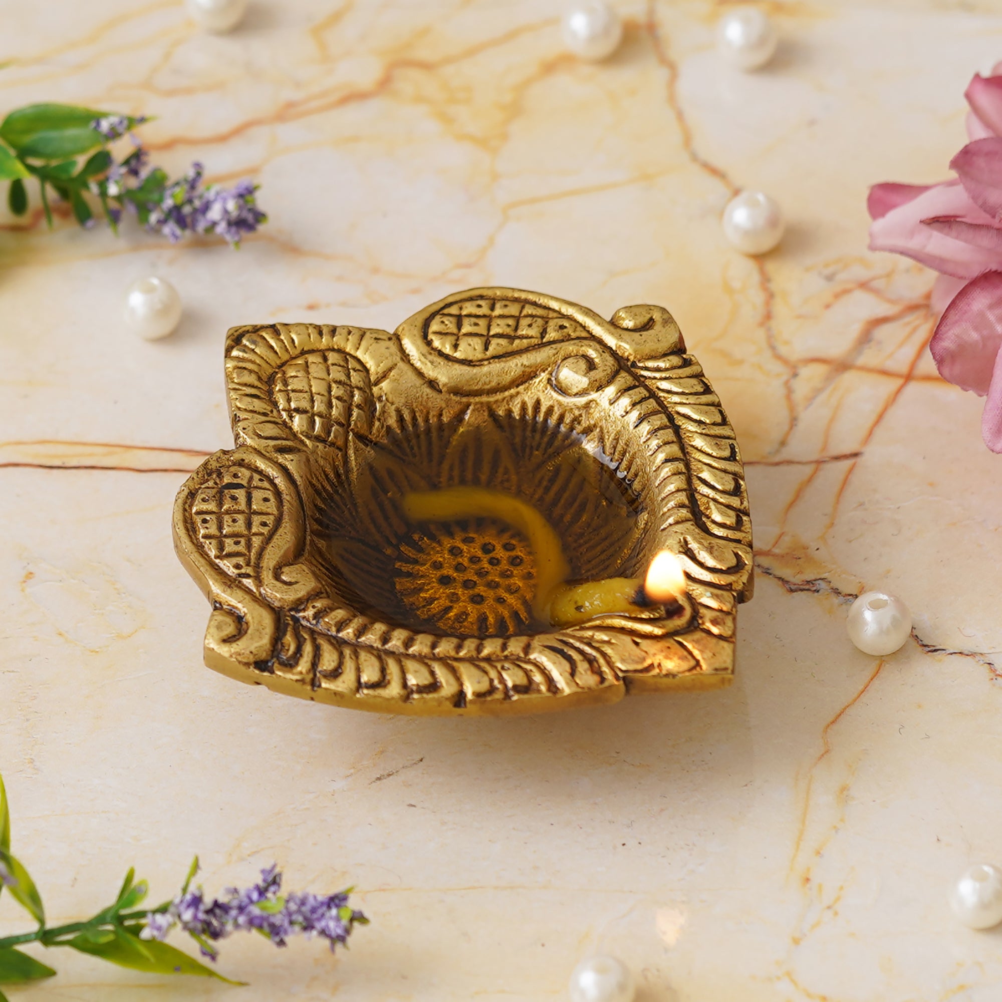 eCraftIndia Set of 1 Golden Decorative Brass Diya