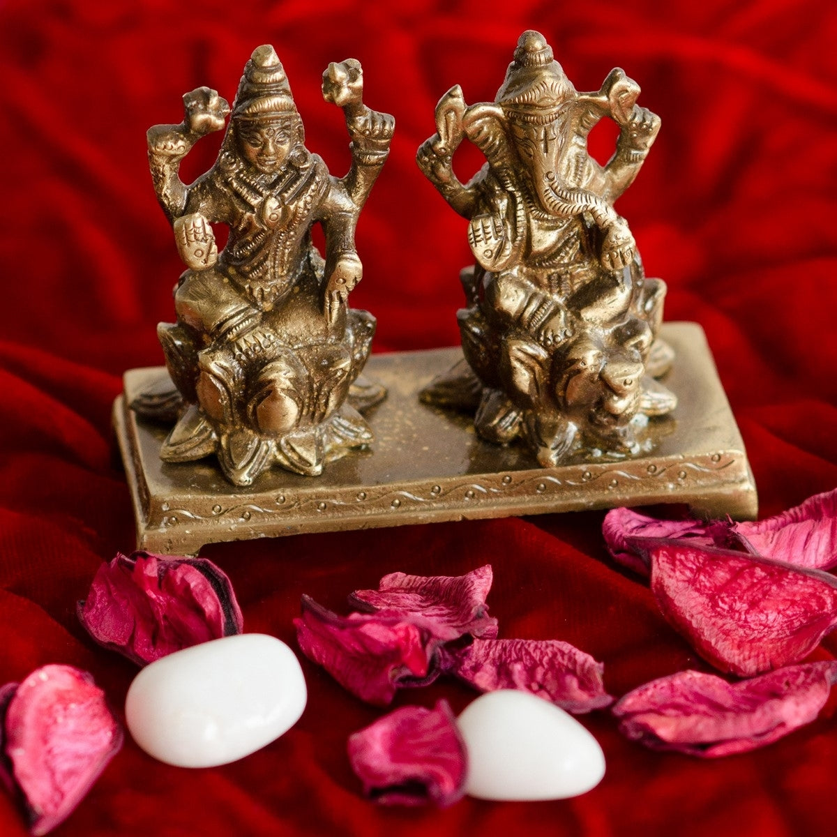 Brass Laxmi Ganesha Idols On Lotus Base