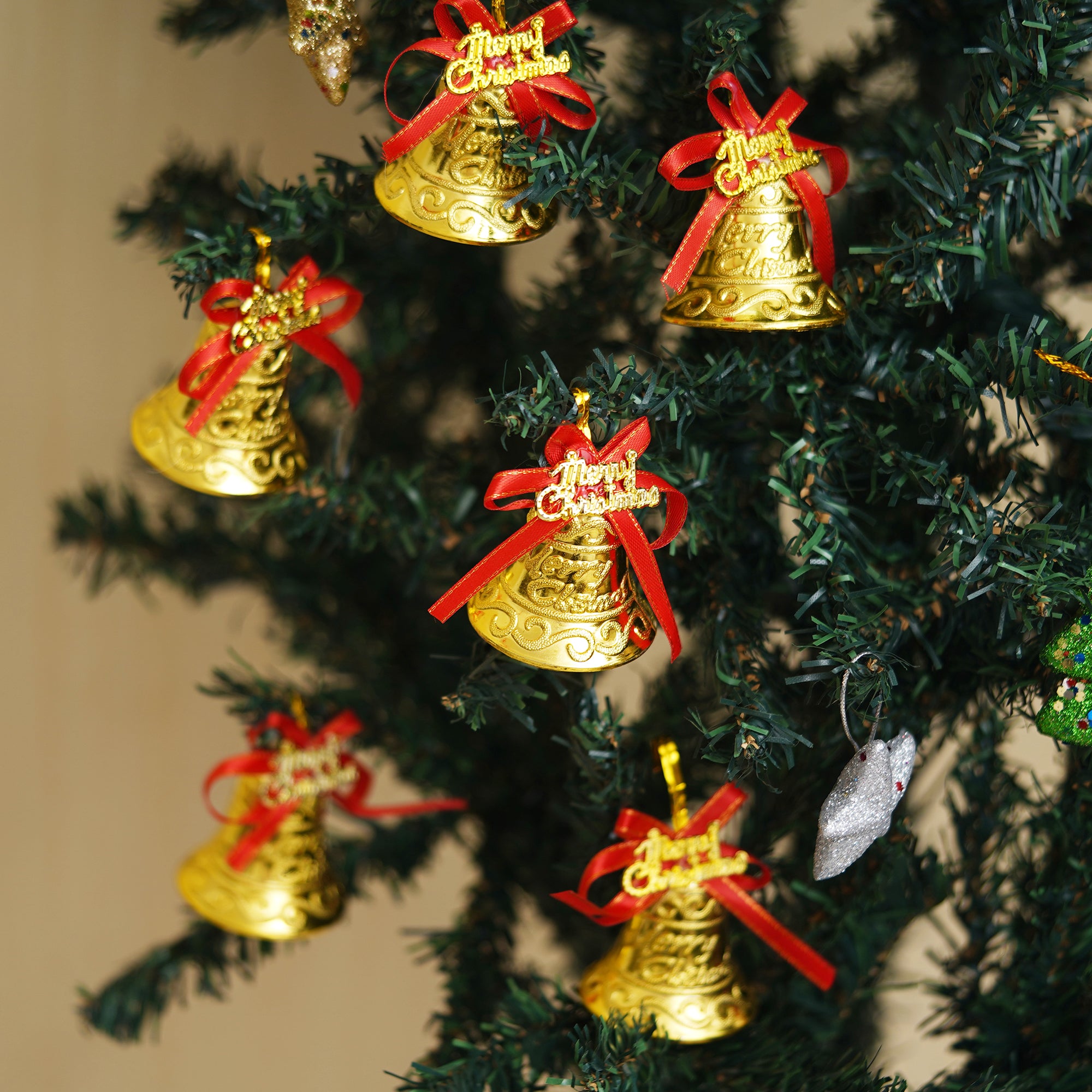 eCraftIndia Set of 6 Merry Christmas Golden Bells with Red Ribbon Christmas Tree Decoration  Christmas Decorations Items for Home Living Room