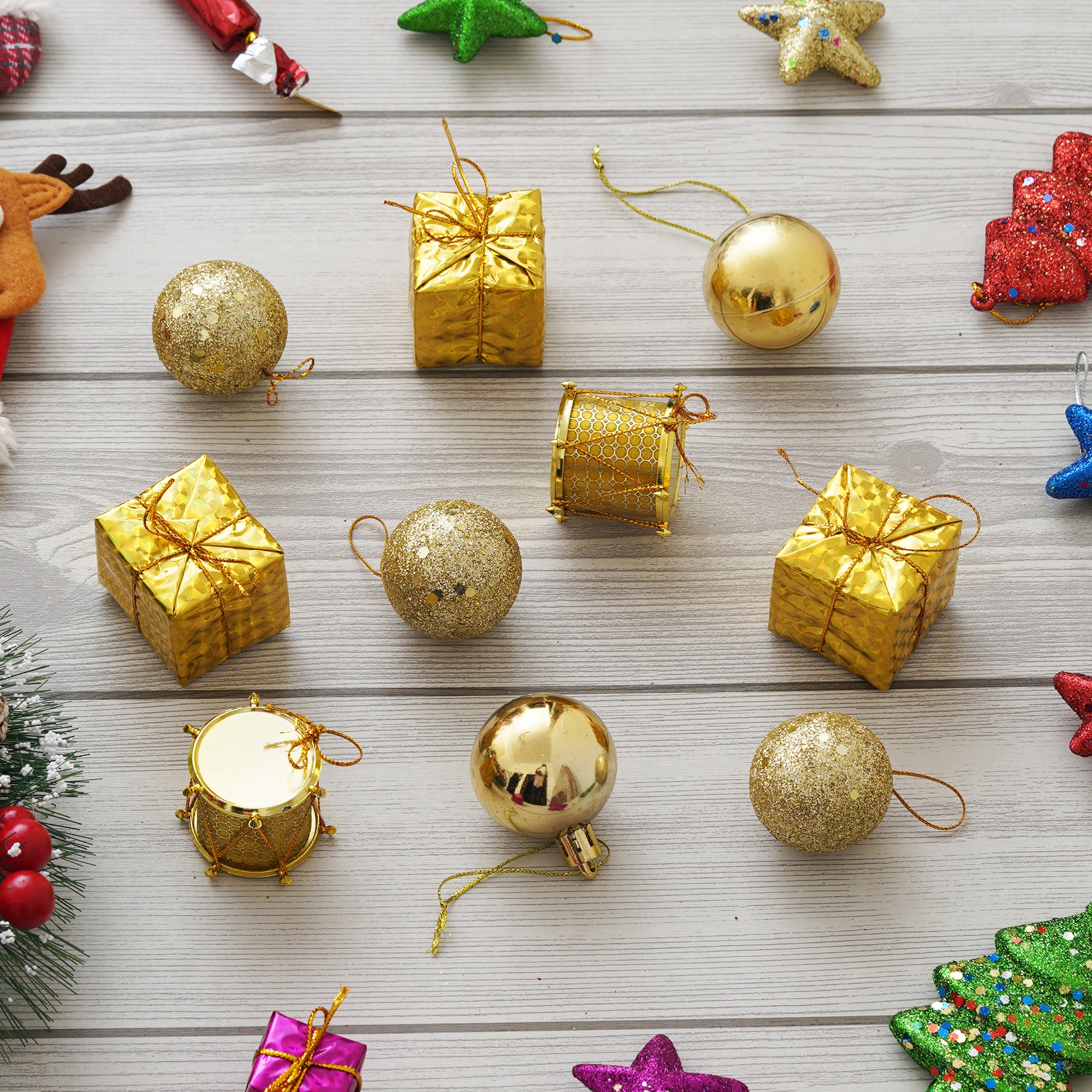 eCraftIndia Golden Christmas Tree Decoration Items Balls, Gifts, Drums