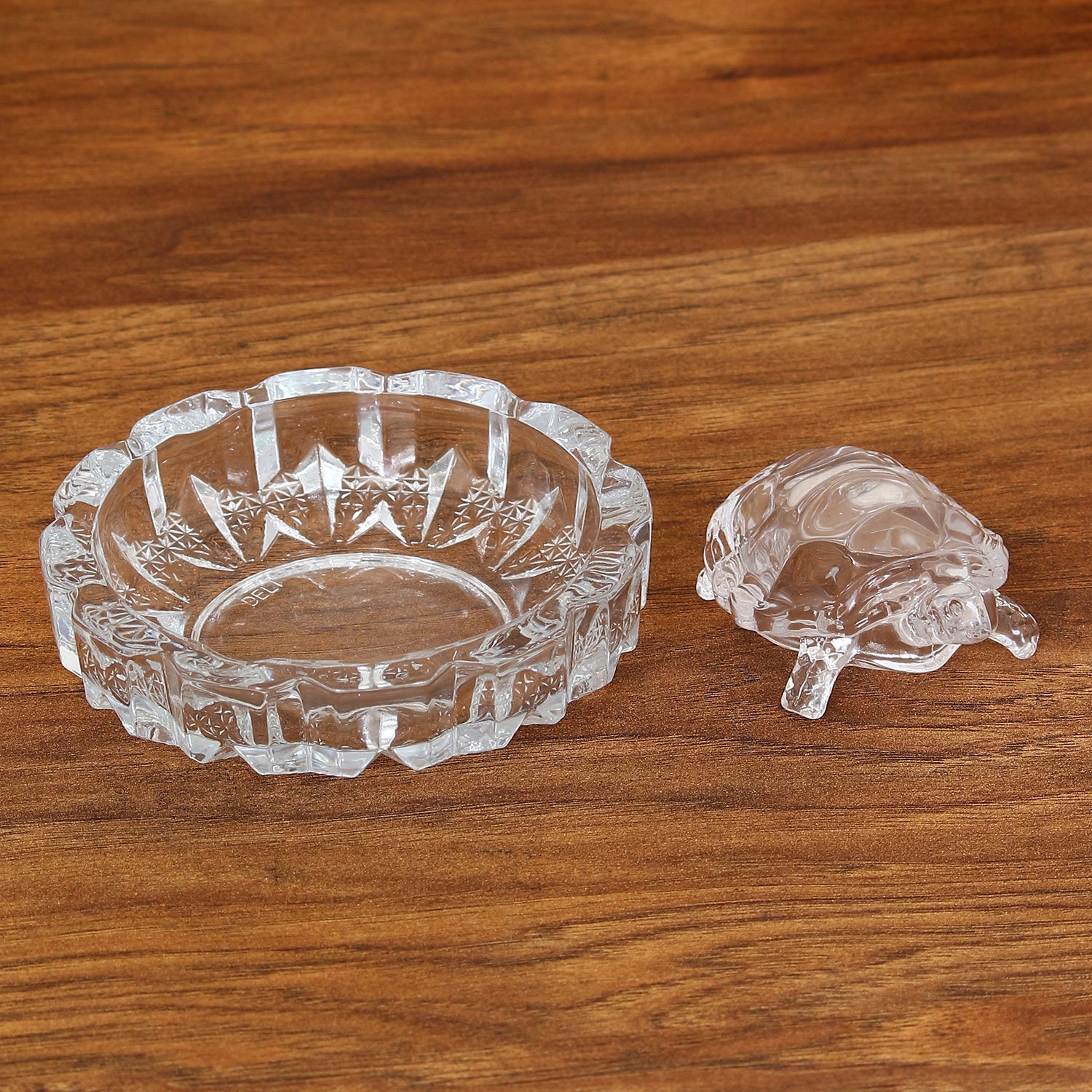 Decorative Feng-Shui White Crystal tortoise statue with Plate for Office Desks and Home 1