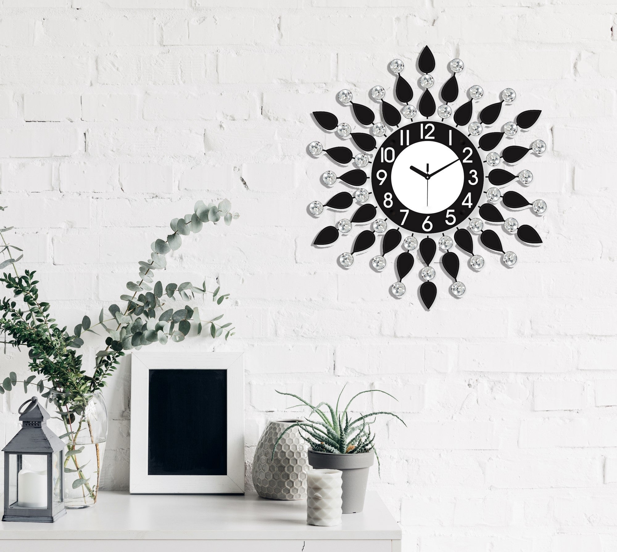 Black and White Diamond Series Flower Design Iron Wall Clock 1