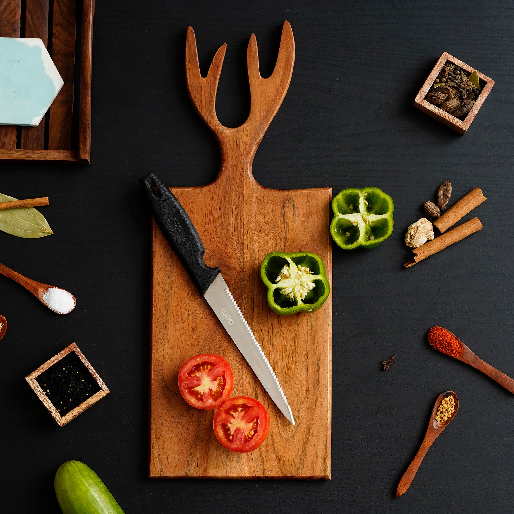 Brown Rectangle Wooden Chopping Board With Unique Handle