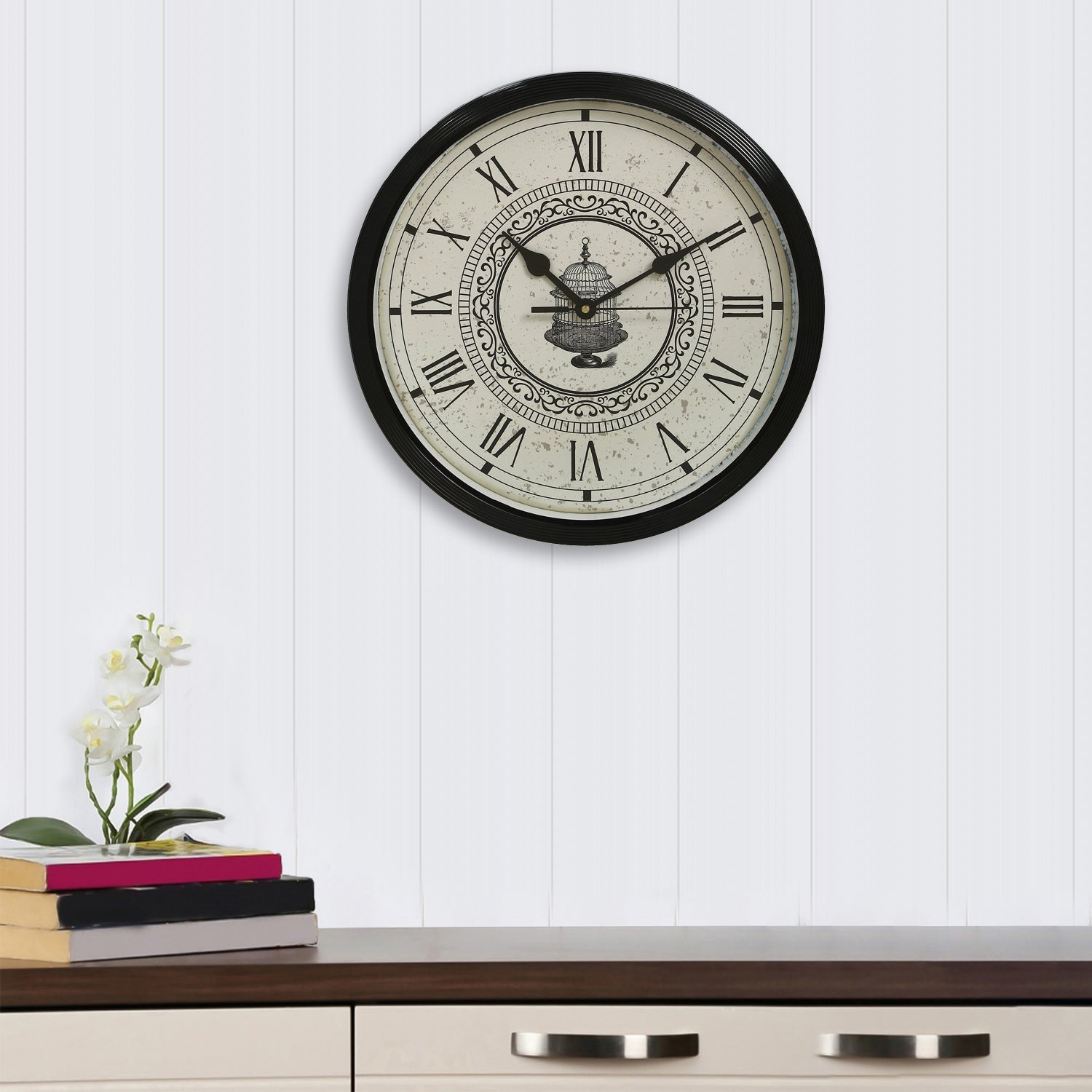 Black Plastic Round Analog Roman Numeral Designer wall clock 1