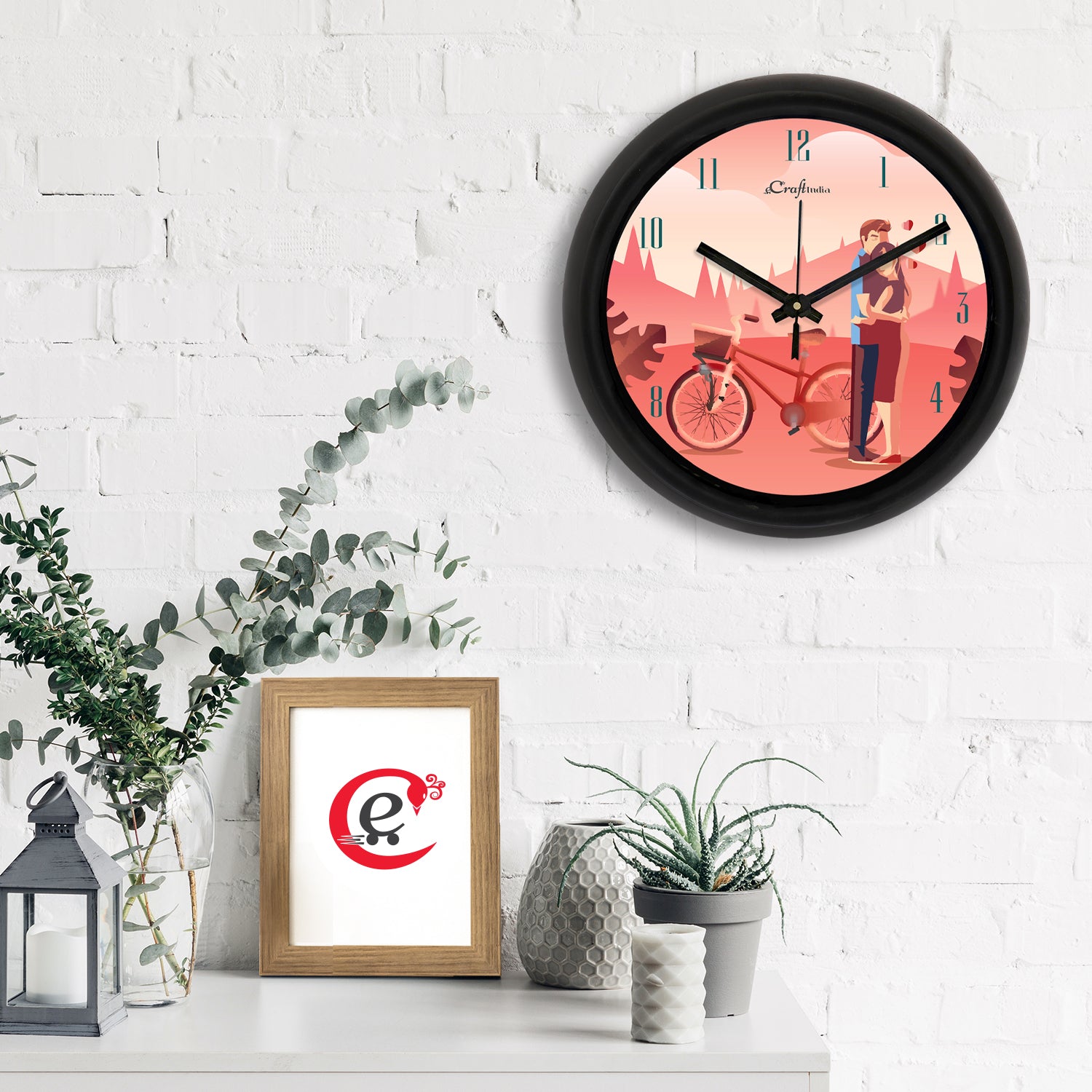 "Couple In Love" Designer Round Analog Black Wall Clock 1