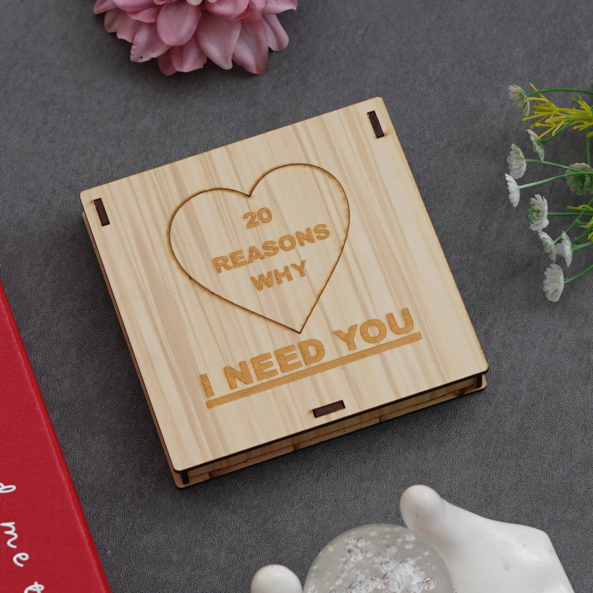 "20 Reasons Why I Need You" Printed on Little Hearts Valentine Brown Wooden Gift Set 2