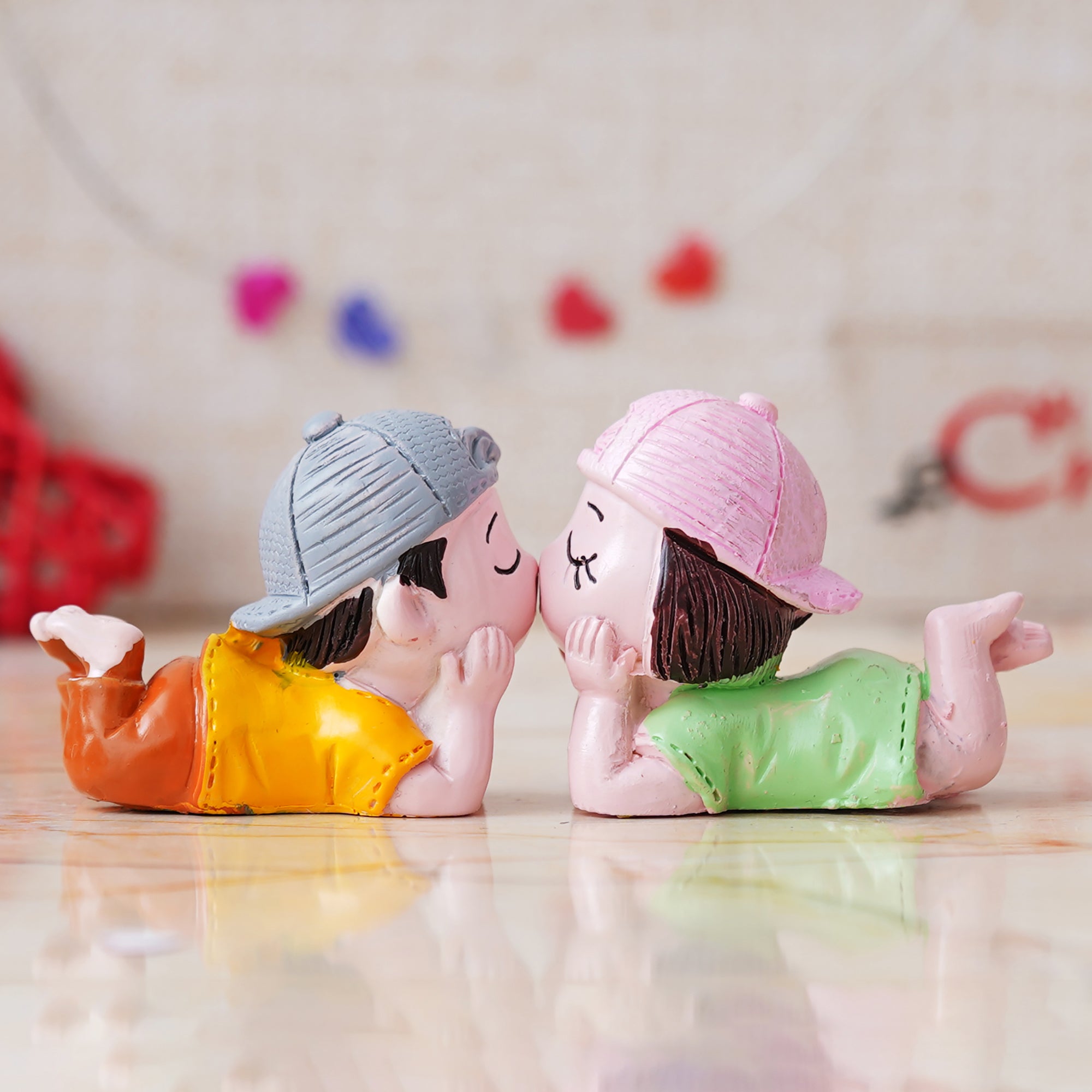 eCraftIndia Cute kissing couple Decorative Showpiece - Valentine's Day Gifts 1