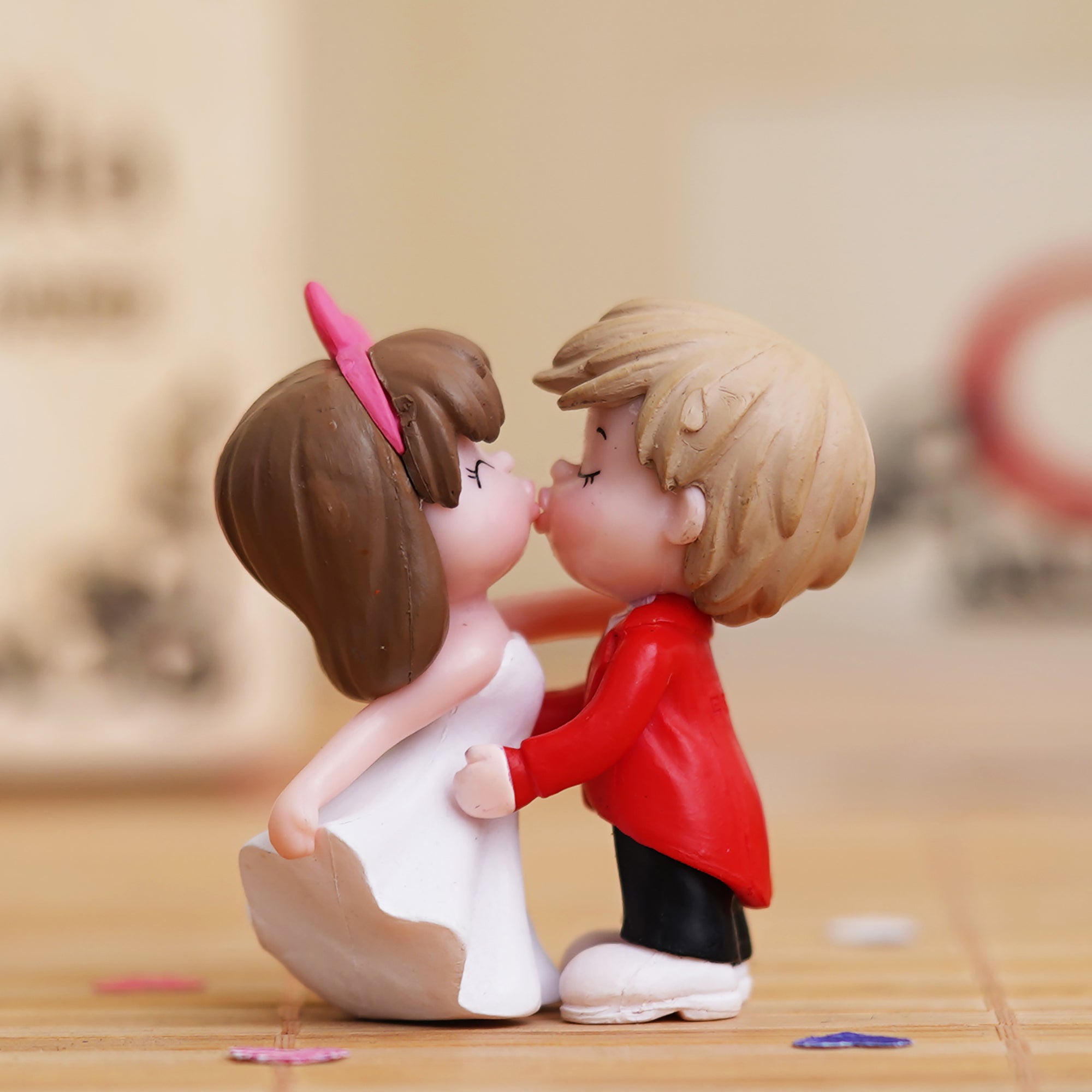 eCraftIndia Romantic Kissing Couple Statue Decorative Valentine's Day Showpiece 1