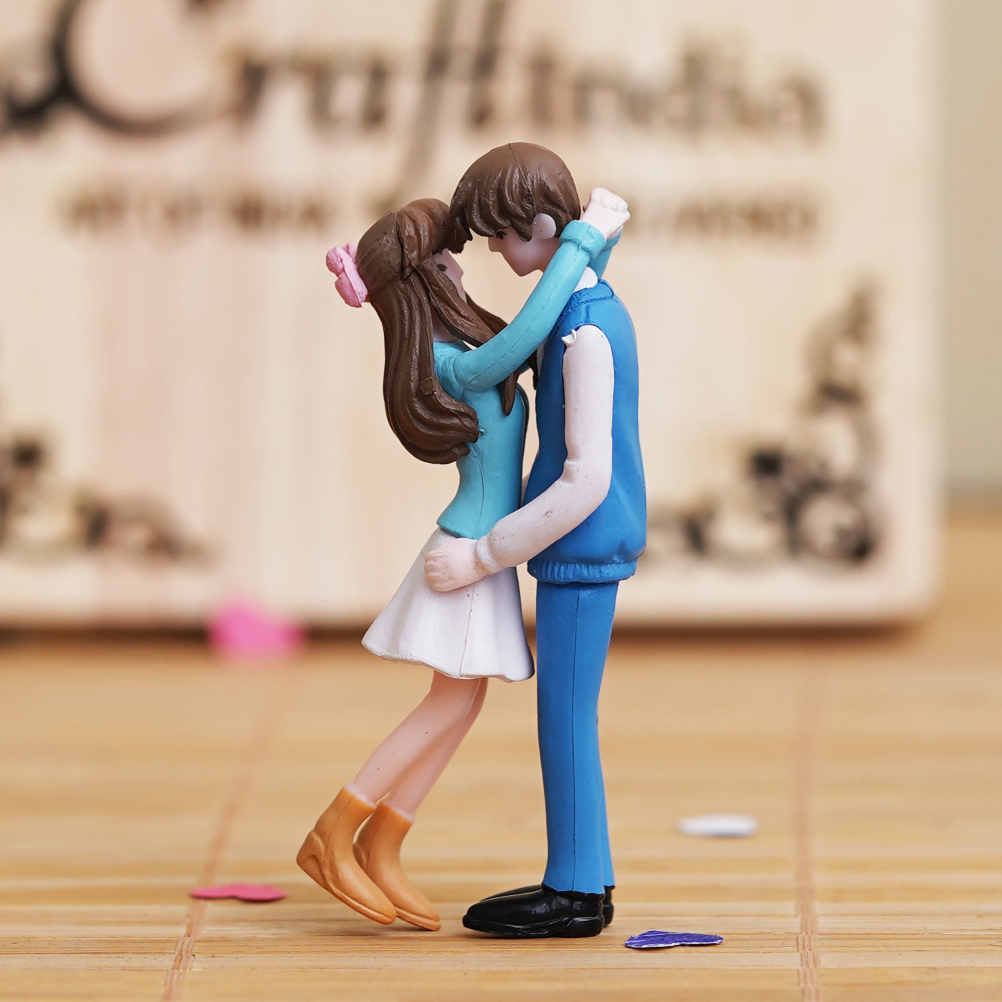 eCraftIndia Romantic Hugging Couple Statue Decorative Valentine's Day Showpiece