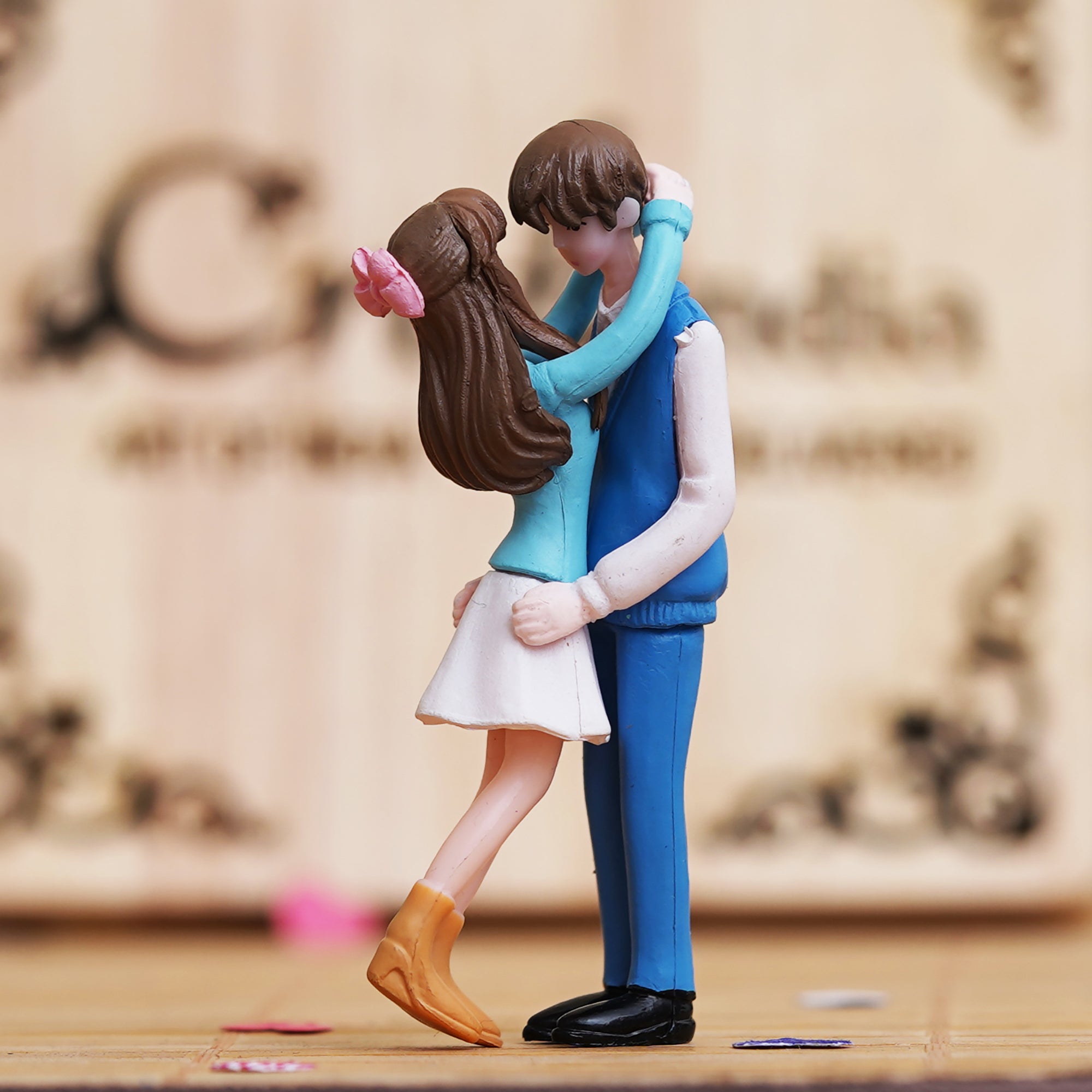 eCraftIndia Romantic Hugging Couple Statue Decorative Valentine's Day Showpiece 1
